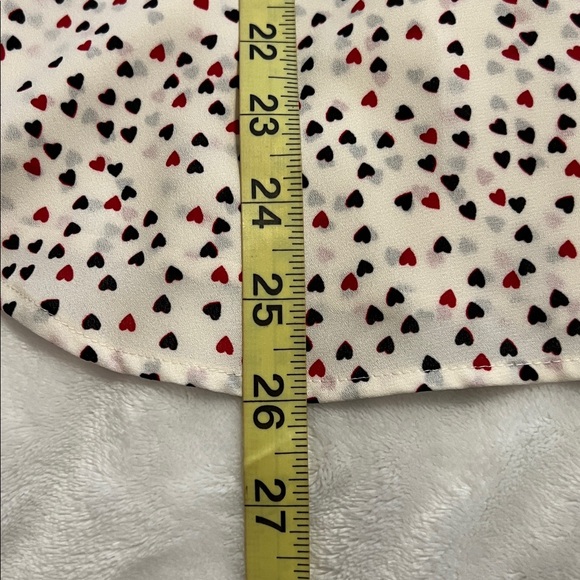 Van Heusen cream heart sleeveless v neck top size medium - Picture 9 of 10